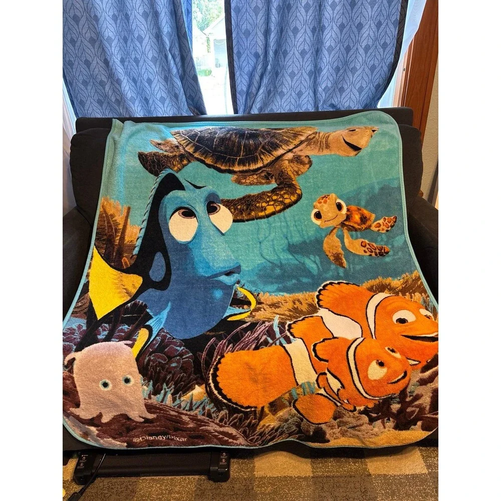 Disney Pixar finding Nemo plush fleece blanket vintage Y2K crush squirt dory